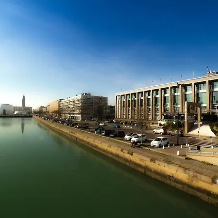 Au Havre Flaubert Hyper Centre Гавр